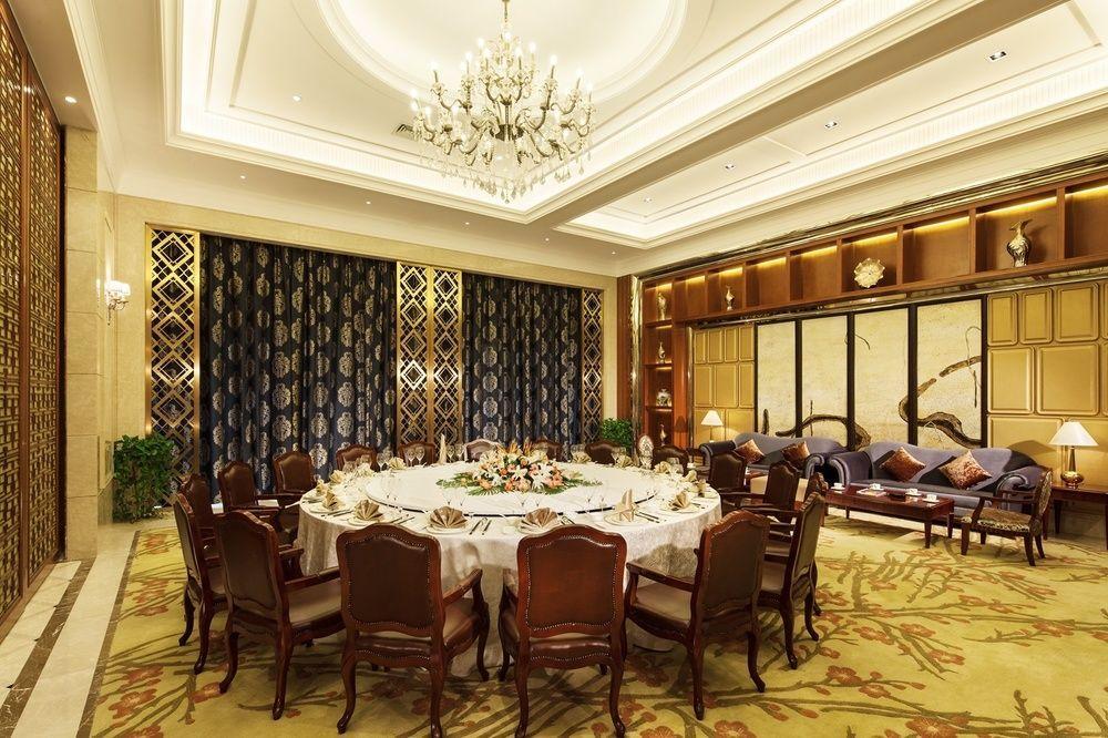 Royal Oriental Garden Hotel Nanchong Exterior foto